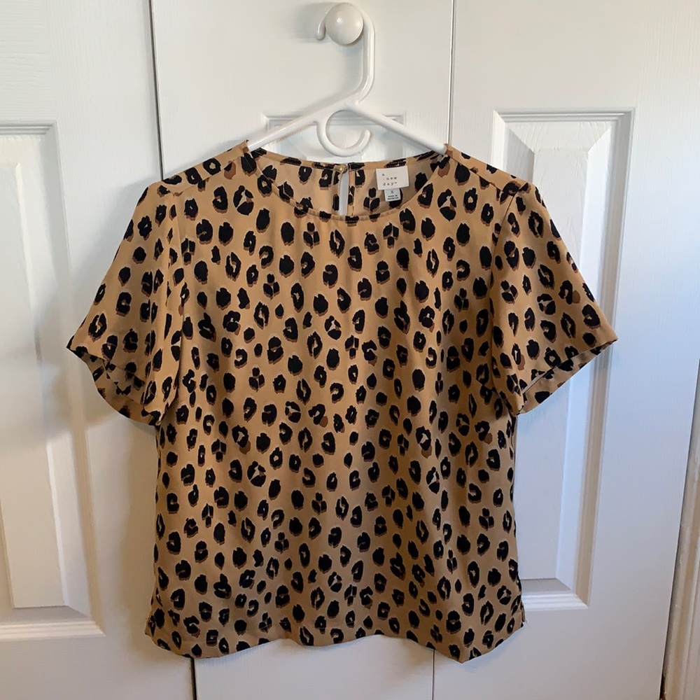 A New Day cheetah print women’s blouse. Worn twice and in amazing condition.